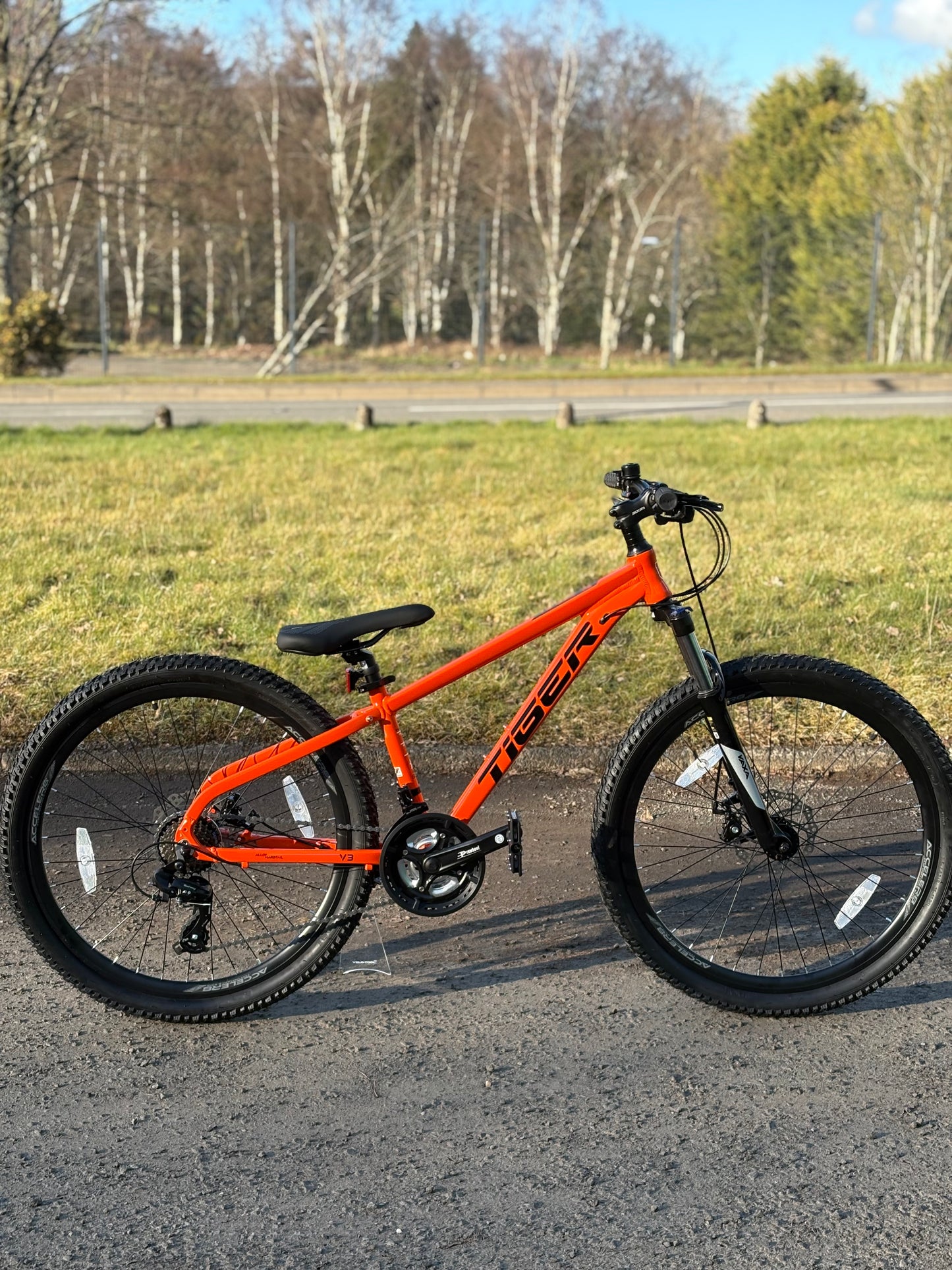 Tiger Ace 26” Orange JR adults