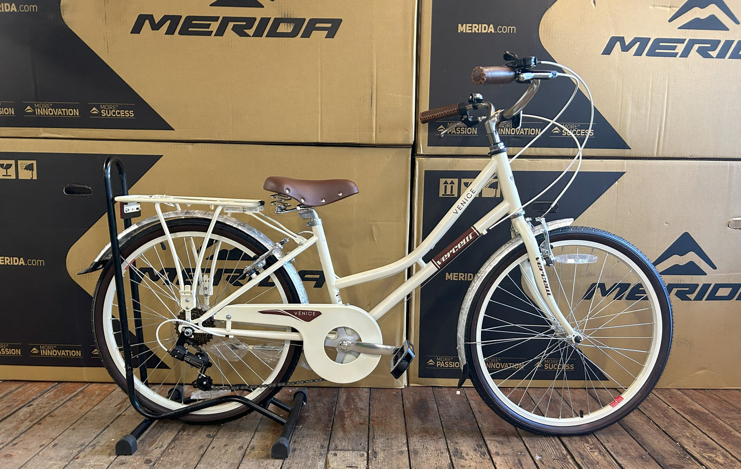 24” Verchelli Retro Cream