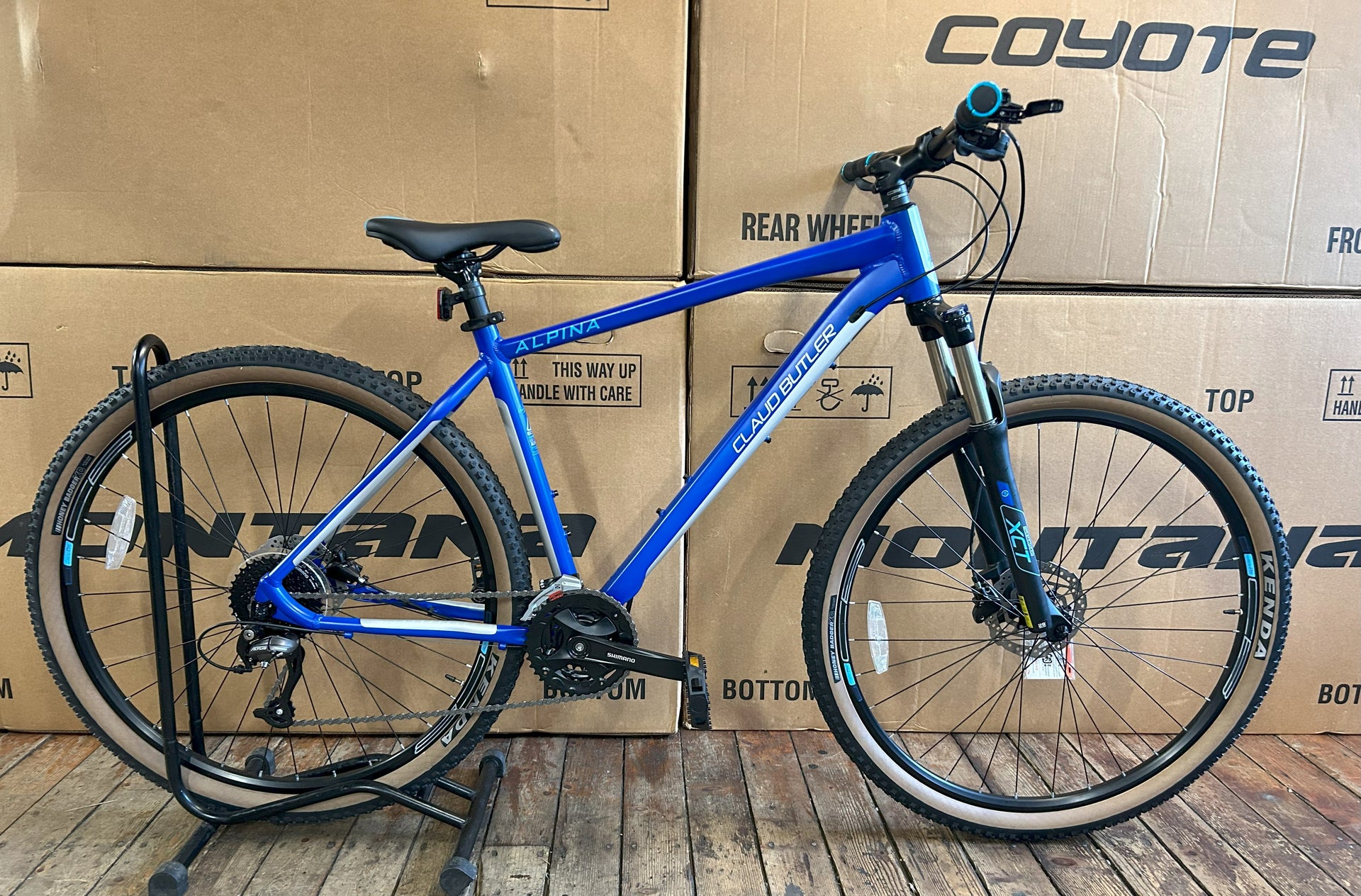 Claud Butler Explorer 4.0 Hybrid Bike in Grey Claud Butler Explorer 4.0 Hybrid Bike in Grey