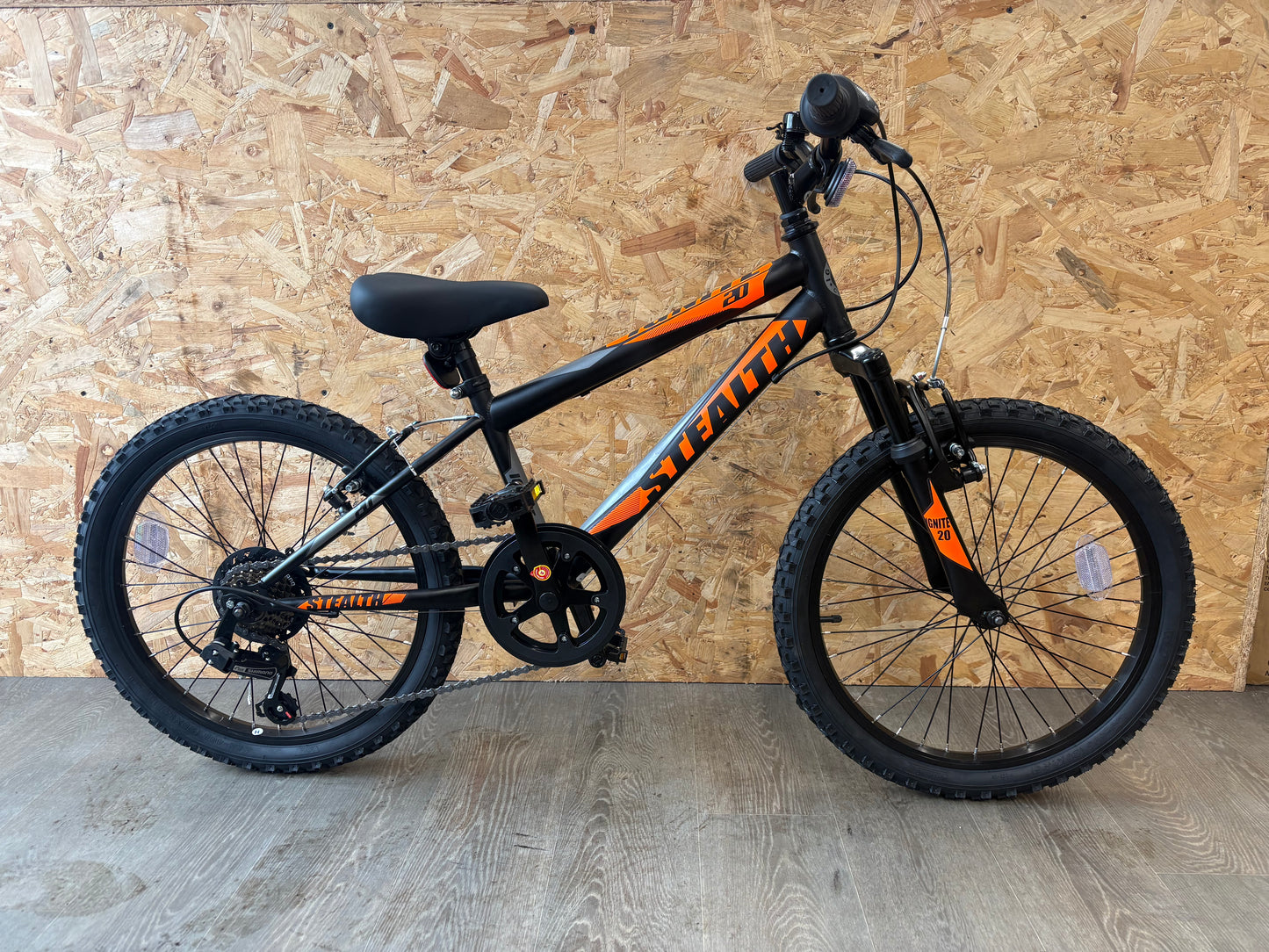 20” Ignite Stealth Black/Orange
